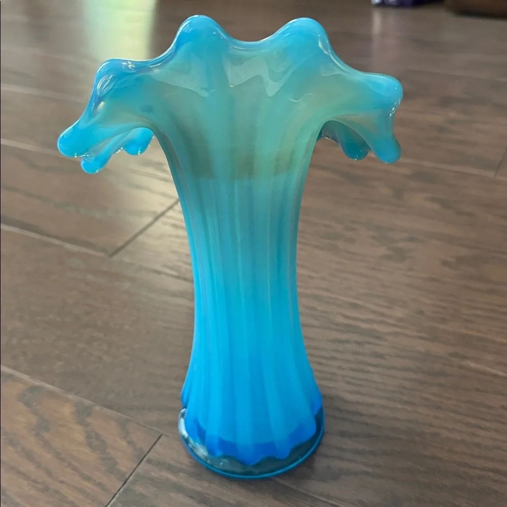 Westmoreland Corinth Blue Opal Jack-in-the-Pulpit carnival glass vase. - Picture 3 of 8